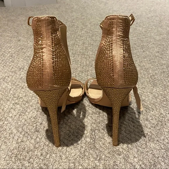 High heels - Picture 2 of 3